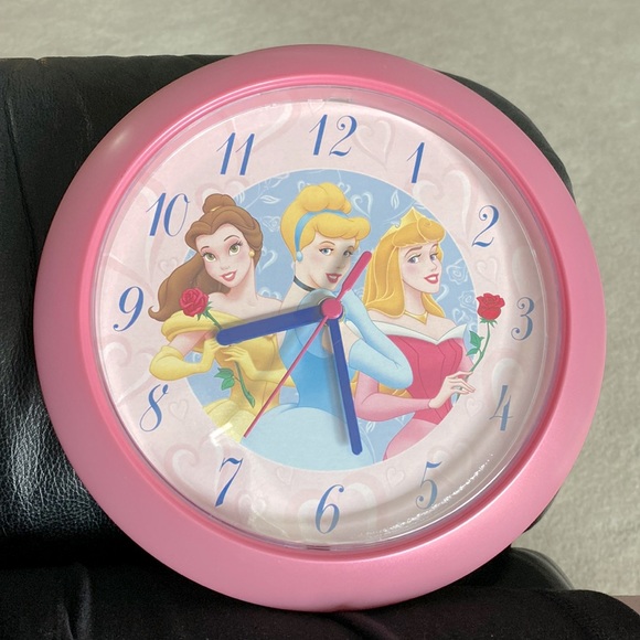 Disney Princess Wall Clock - pink - Early 2000’s collector item - works perfect! - Picture 1 of 2
